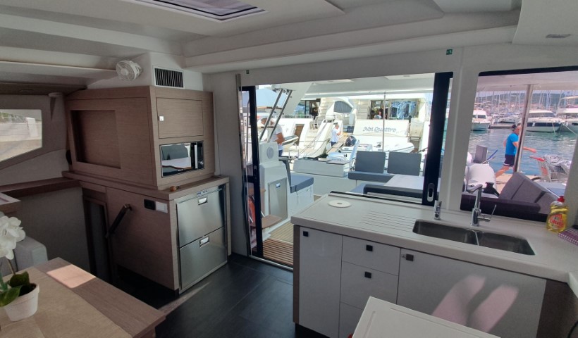 Photo #10 - Fountaine Pajot Astrea 42 - 4 + 1 cab. (Crazy Diamond) en Trogir - 43571