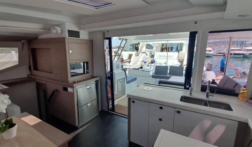 Fountaine Pajot Astrea 42 - 4 + 1 cab. (Crazy Diamond)  - 9