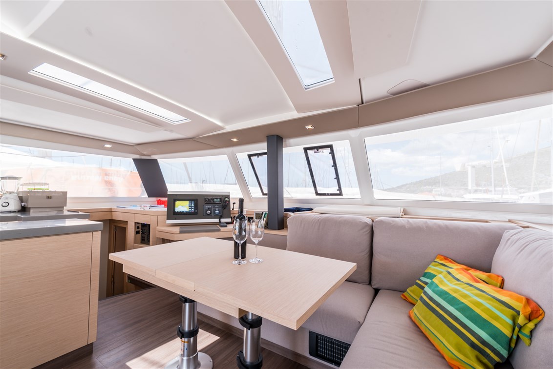 Photo #3 - Fountaine Pajot Saona 47 Quintet - 5 + 1 cab. (Sunny Wave) in Trogir - 43584
