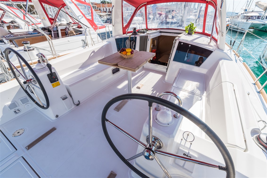 Photo #5 - Oceanis 38 - 3 cab. (Rusalka) in Pomer - 43595