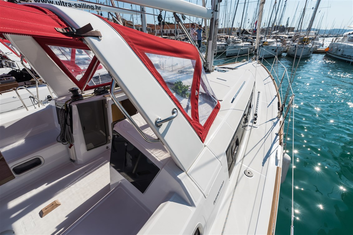 Photo #7 - Oceanis 38 - 3 cab. (Rusalka) in Pomer - 43595