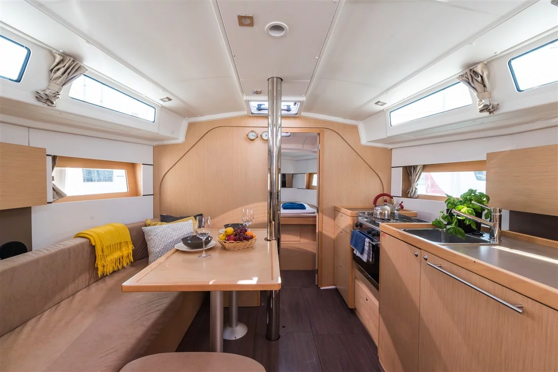 Oceanis 38 - 3 cab. (Rusalka)  - 12