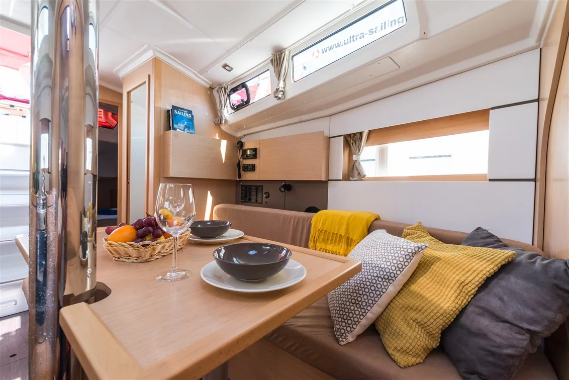 Oceanis 38 - 3 cab. (Rusalka)  - 14