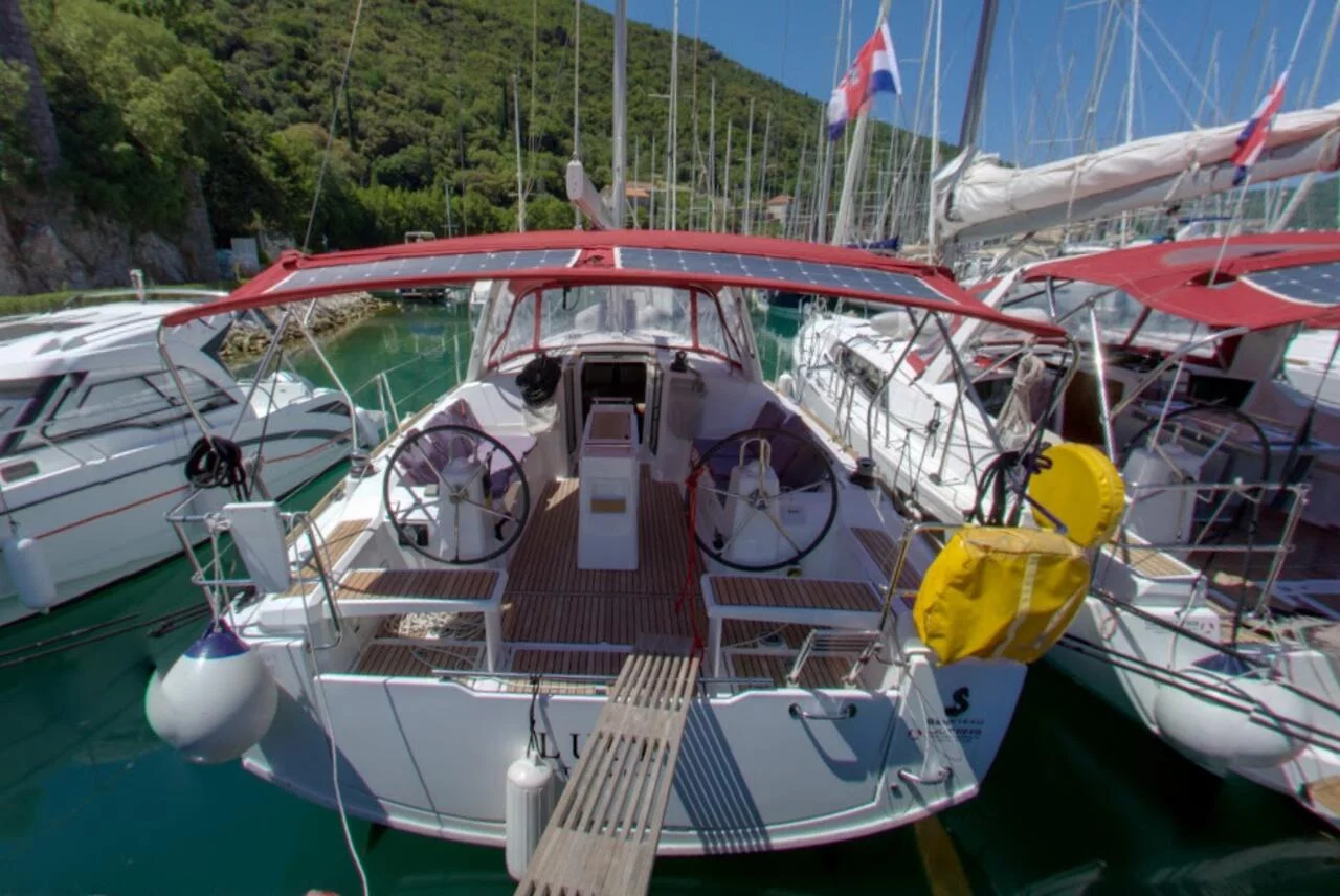 Oceanis 38.1 (Luce)  - 0