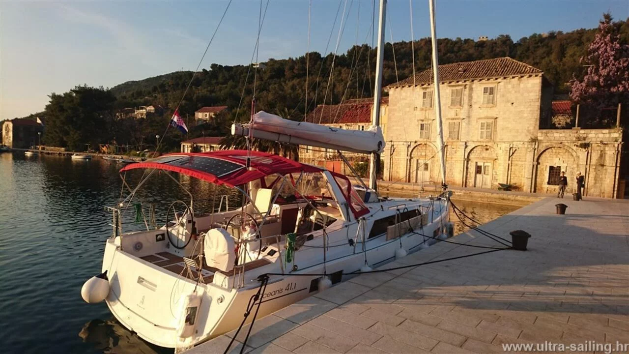 Oceanis 38.1 (Luce)  - 3