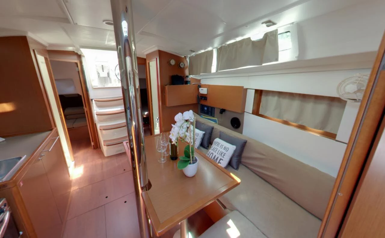 Oceanis 38.1 (Luce)  - 7