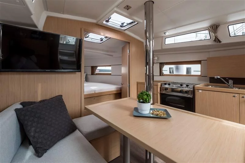 Oceanis 38.1 (Majano)  - 8