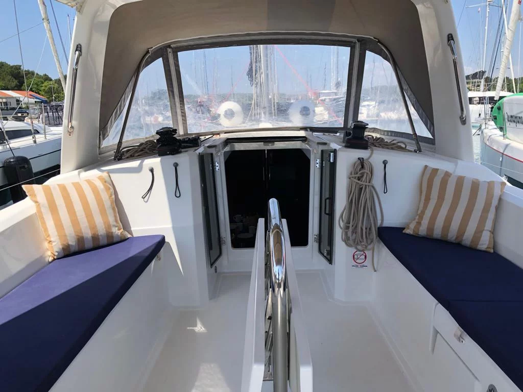 Oceanis 38.1 (Sailor Jupiter)  - 4