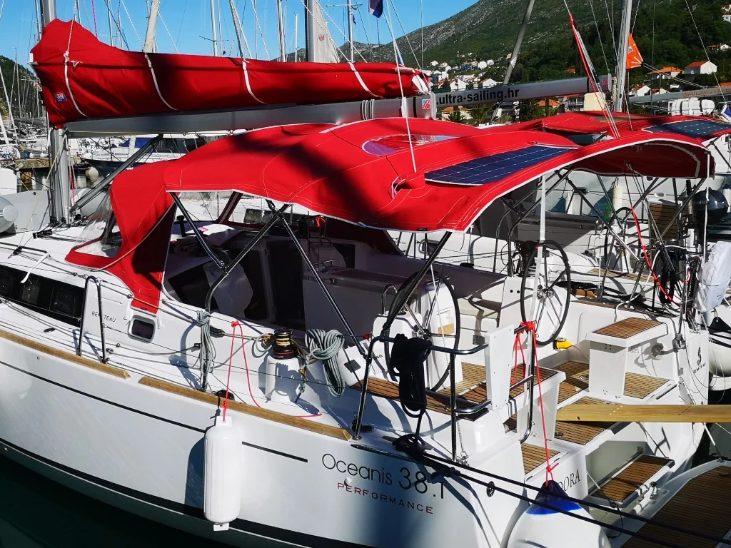 Oceanis 38.1 (Teodora)  - 2