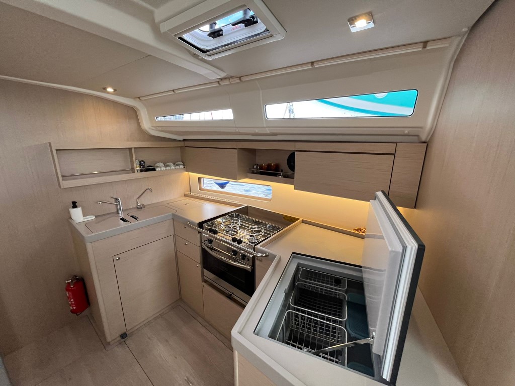 Photo #9 - Oceanis 40.1 - 3 cab. (Cosmic Dancer) in Split - 43604