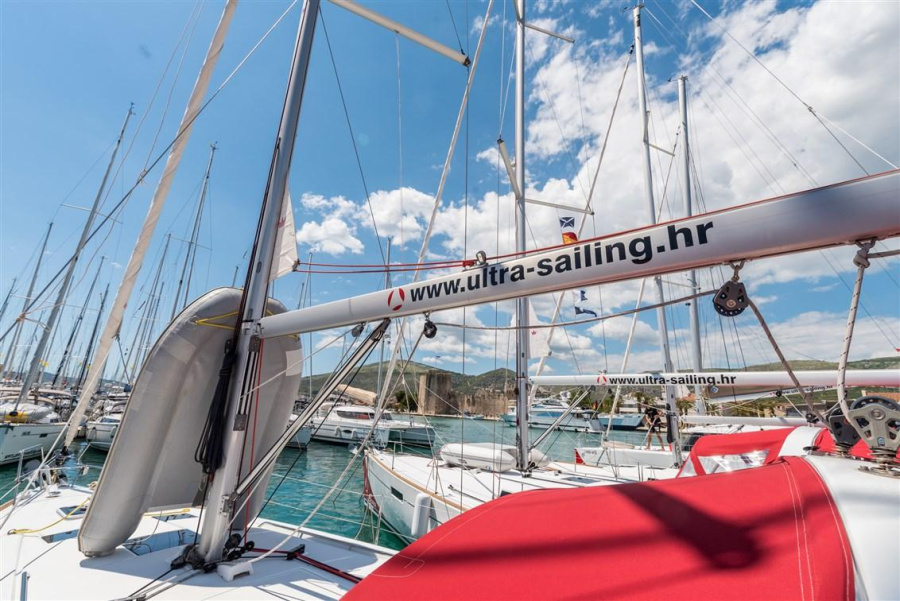 Photo #6 - Oceanis 41 (Islamorada) en Split - 43610