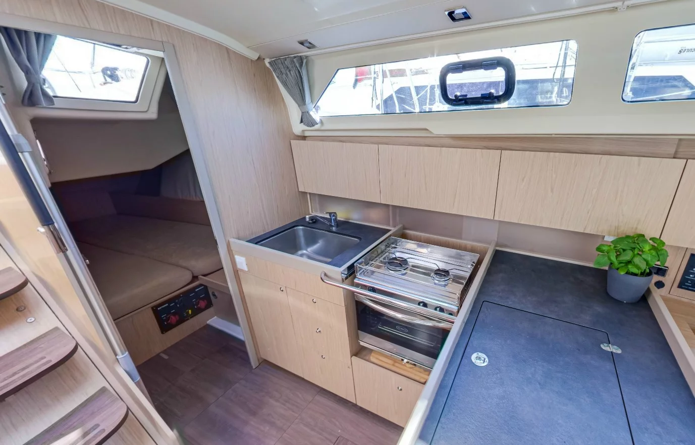 Oceanis 41.1 (Luxa)  - 8