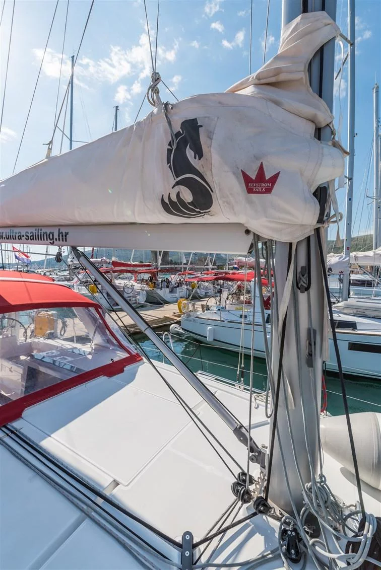 Oceanis 41.1 (Sparkling)  - 13