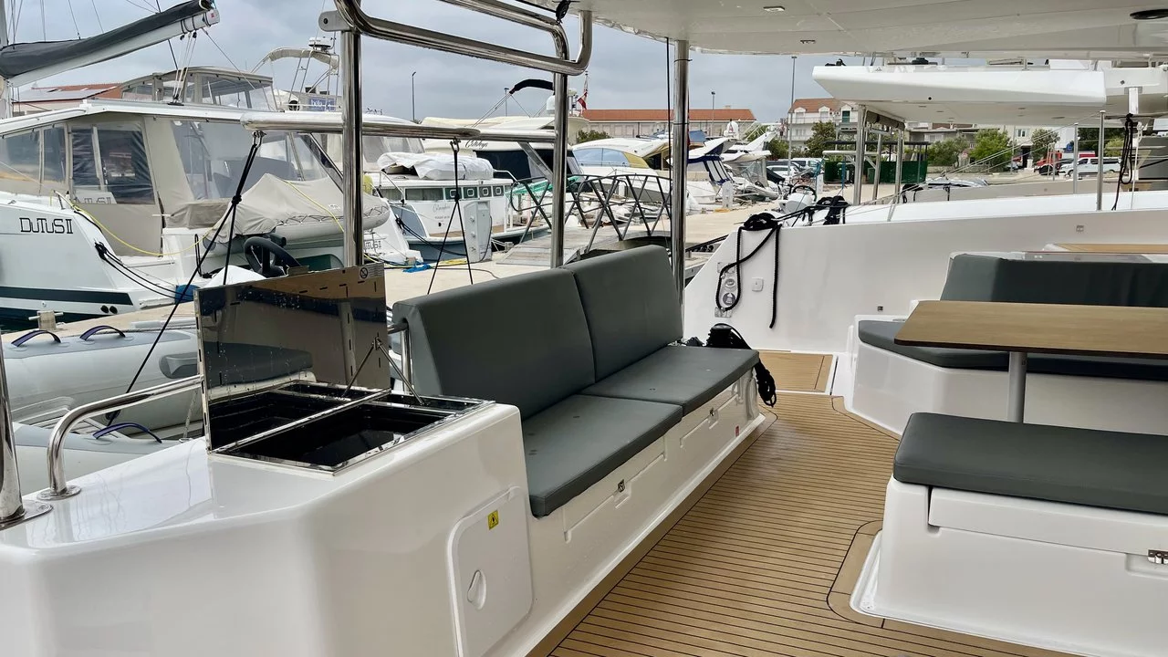 Dufour 48 Catamaran - 5 + 1 cab. (Freya)  - 13