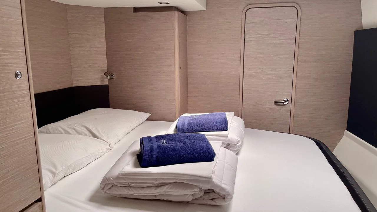 Dufour 48 Catamaran - 5 + 1 cab. (Freya)  - 23