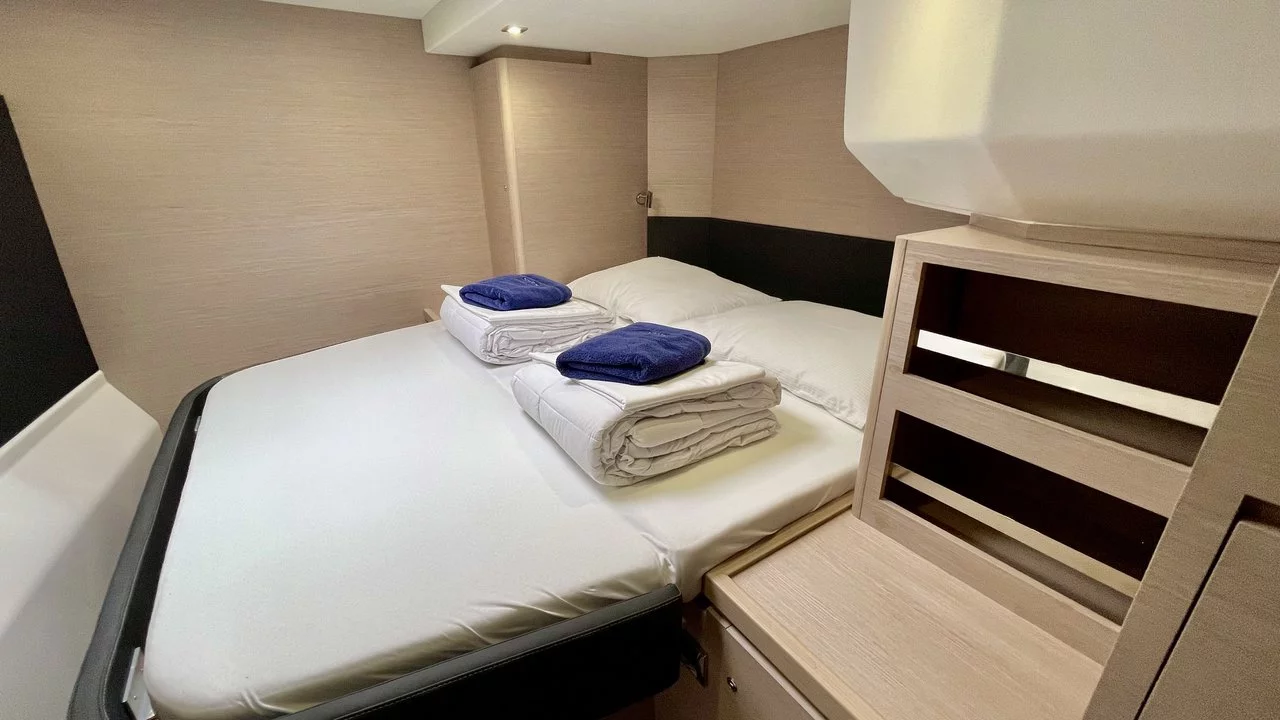 Dufour 48 Catamaran - 5 + 1 cab. (Freya)  - 28
