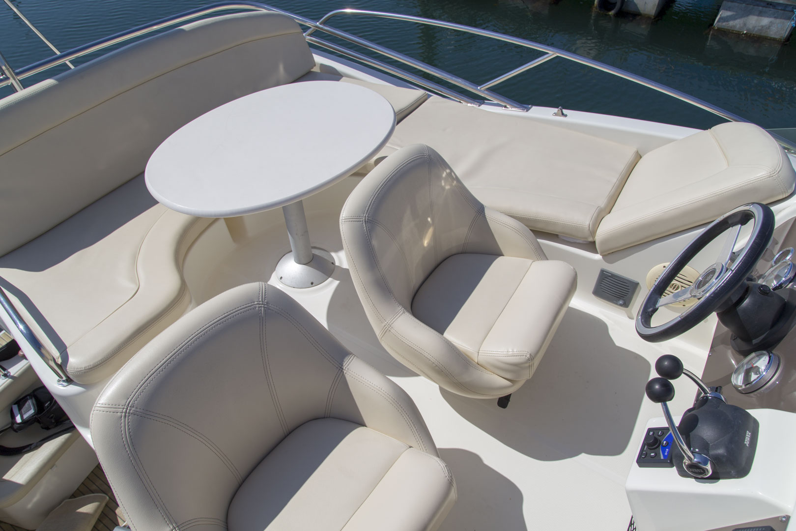 Photo #3 - Prestige 32 Fly (Solmar) in Athens - 43656