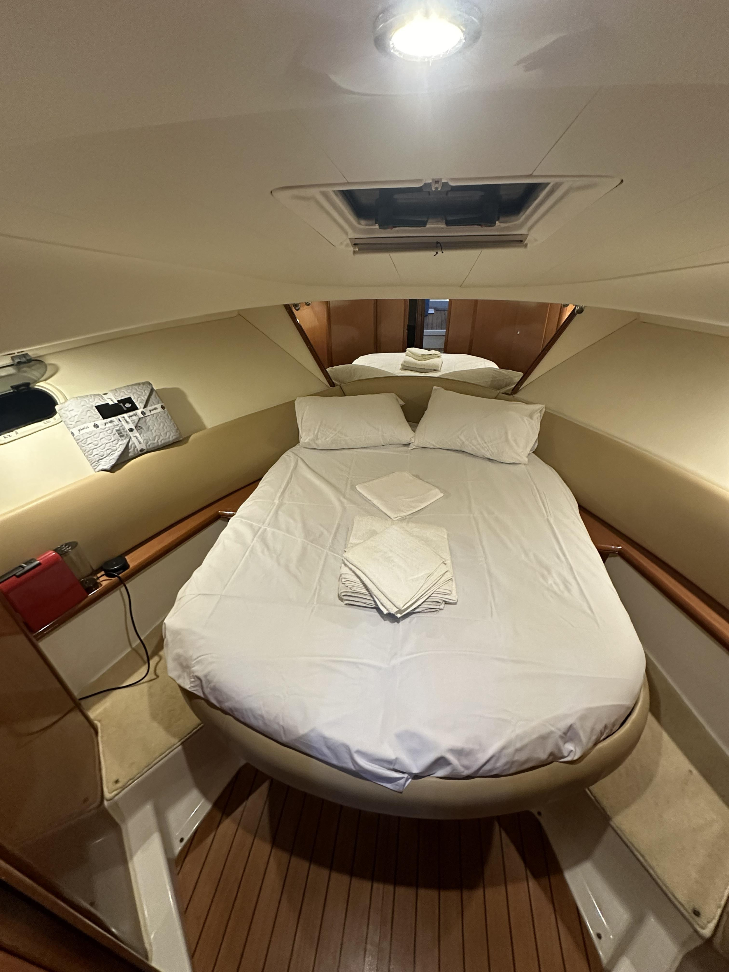 Photo #12 - Prestige 32 Fly (Solmar) in Athens - 43656