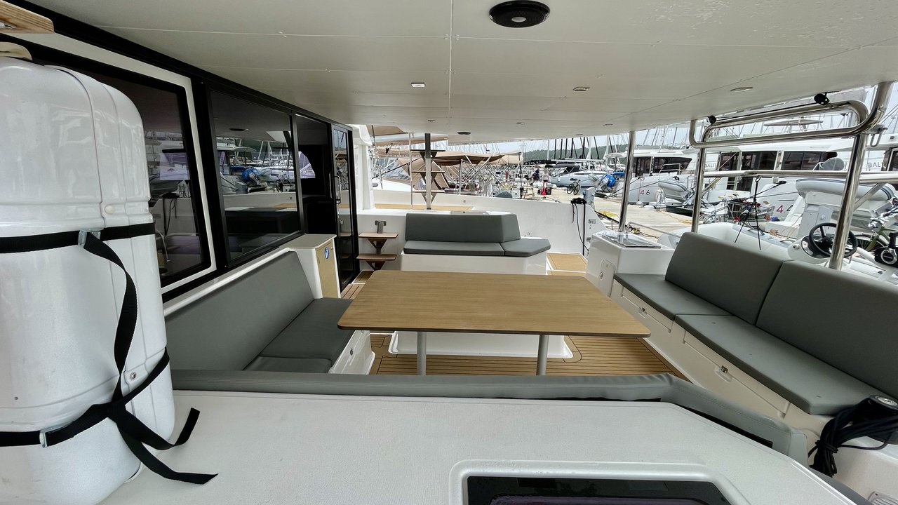 Photo #8 - Dufour 48 Catamaran - 5 + 1 cab. (LoveMarine) in Pirovac - 43659