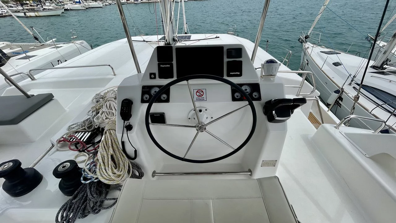 Dufour 48 Catamaran - 5 + 1 cab. (LoveMarine)  - 12