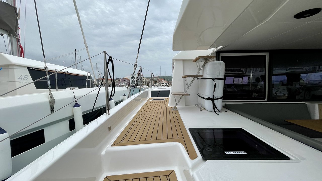 Photo #16 - Dufour 48 Catamaran - 5 + 1 cab. (LoveMarine) in Pirovac - 43659