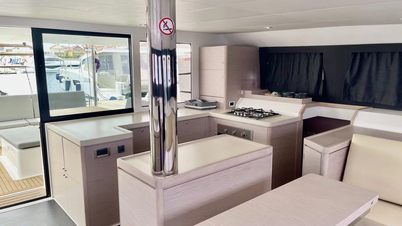 Dufour 48 Catamaran - 5 + 1 cab. (LoveMarine)  - 30