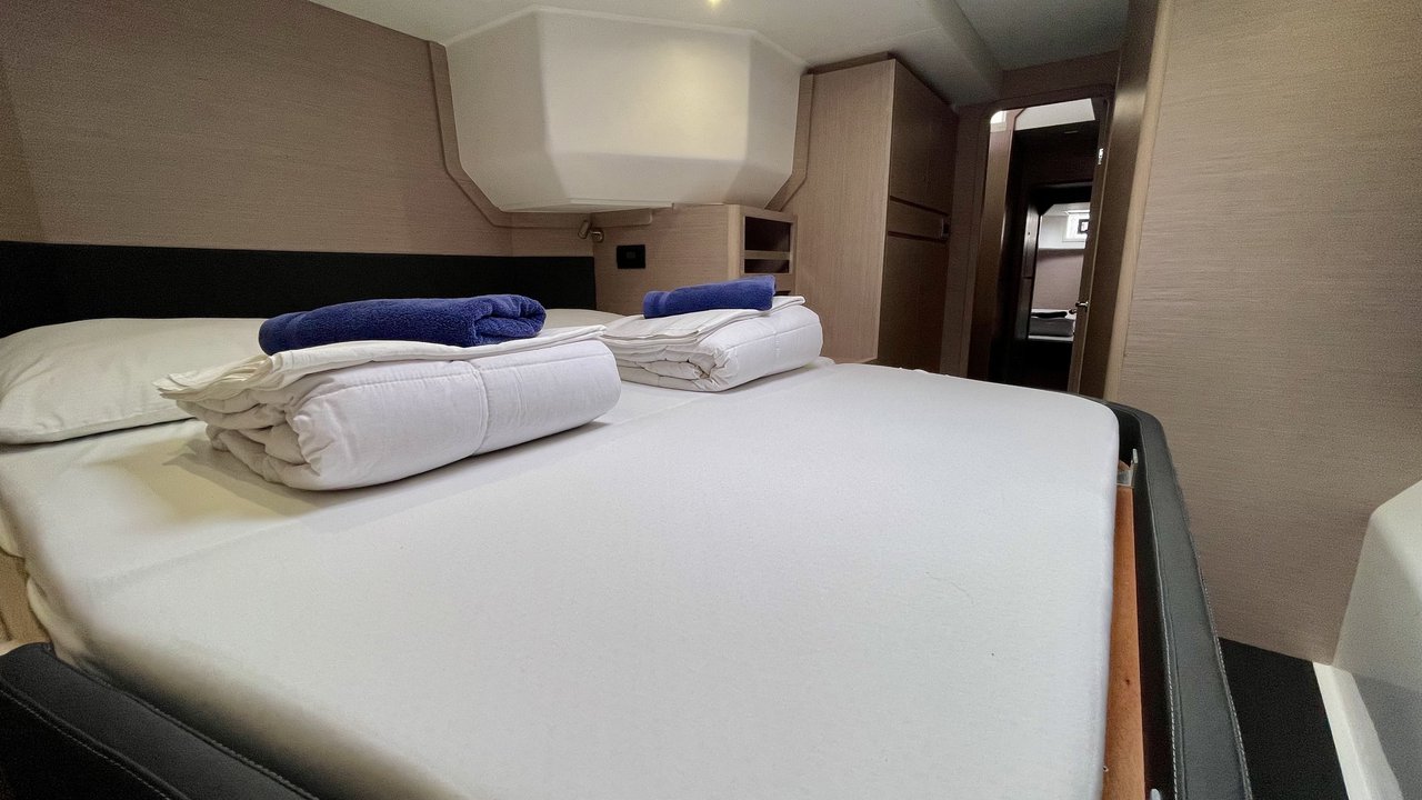 Photo #37 - Dufour 48 Catamaran - 5 + 1 cab. (LoveMarine) in Pirovac - 43659