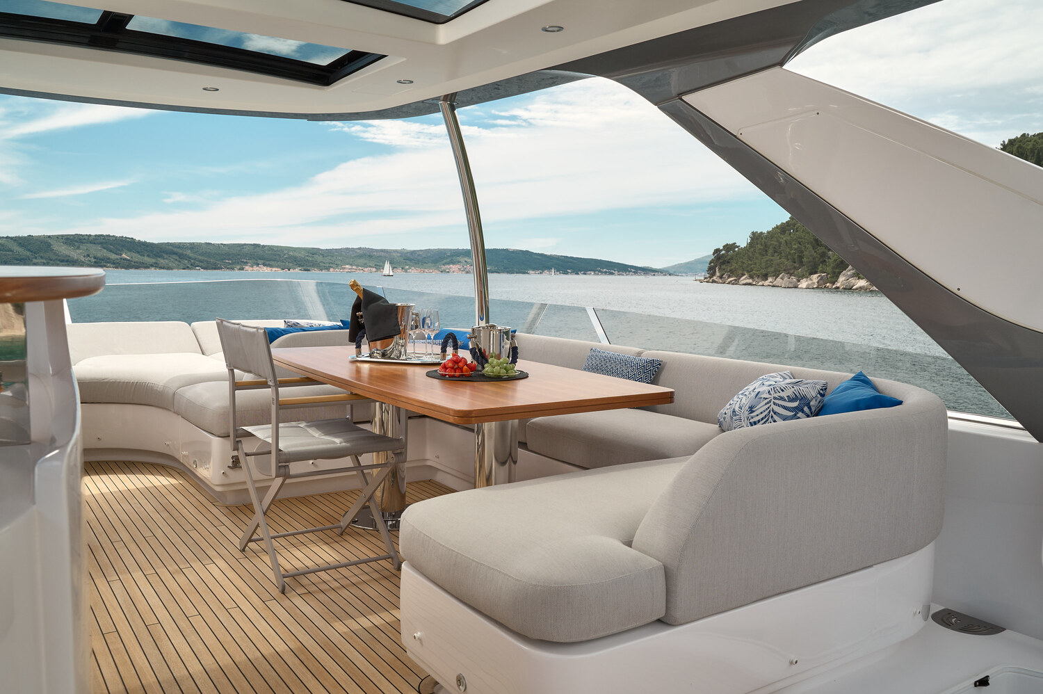 Photo #10 - Azimut 78 Fly - 4 + 1 cab. (Viva) in Podstrana - 43719