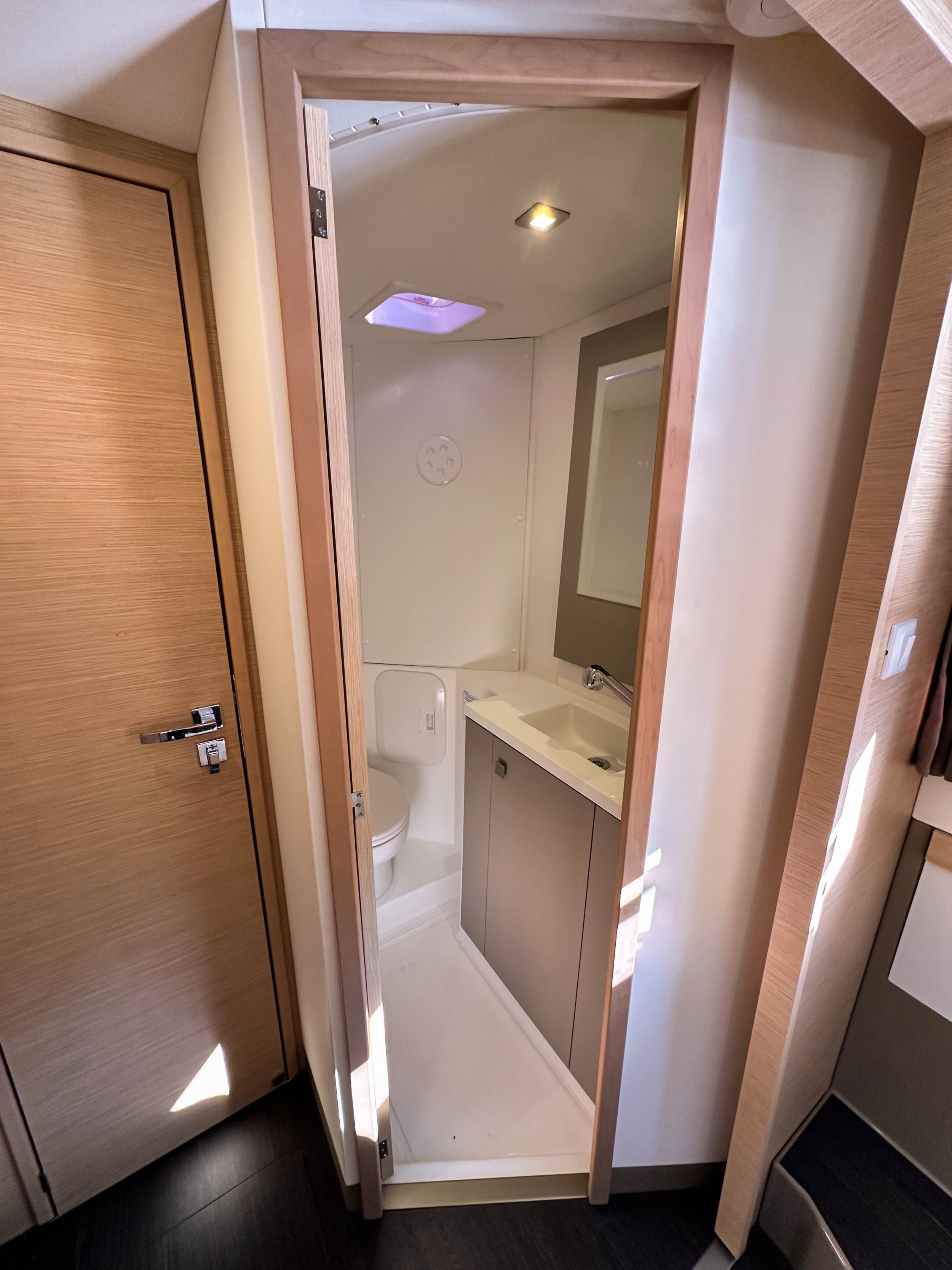 Photo #11 - Fountaine Pajot Isla 40 - 4 cab. (One of Us) en Rostock - 43728
