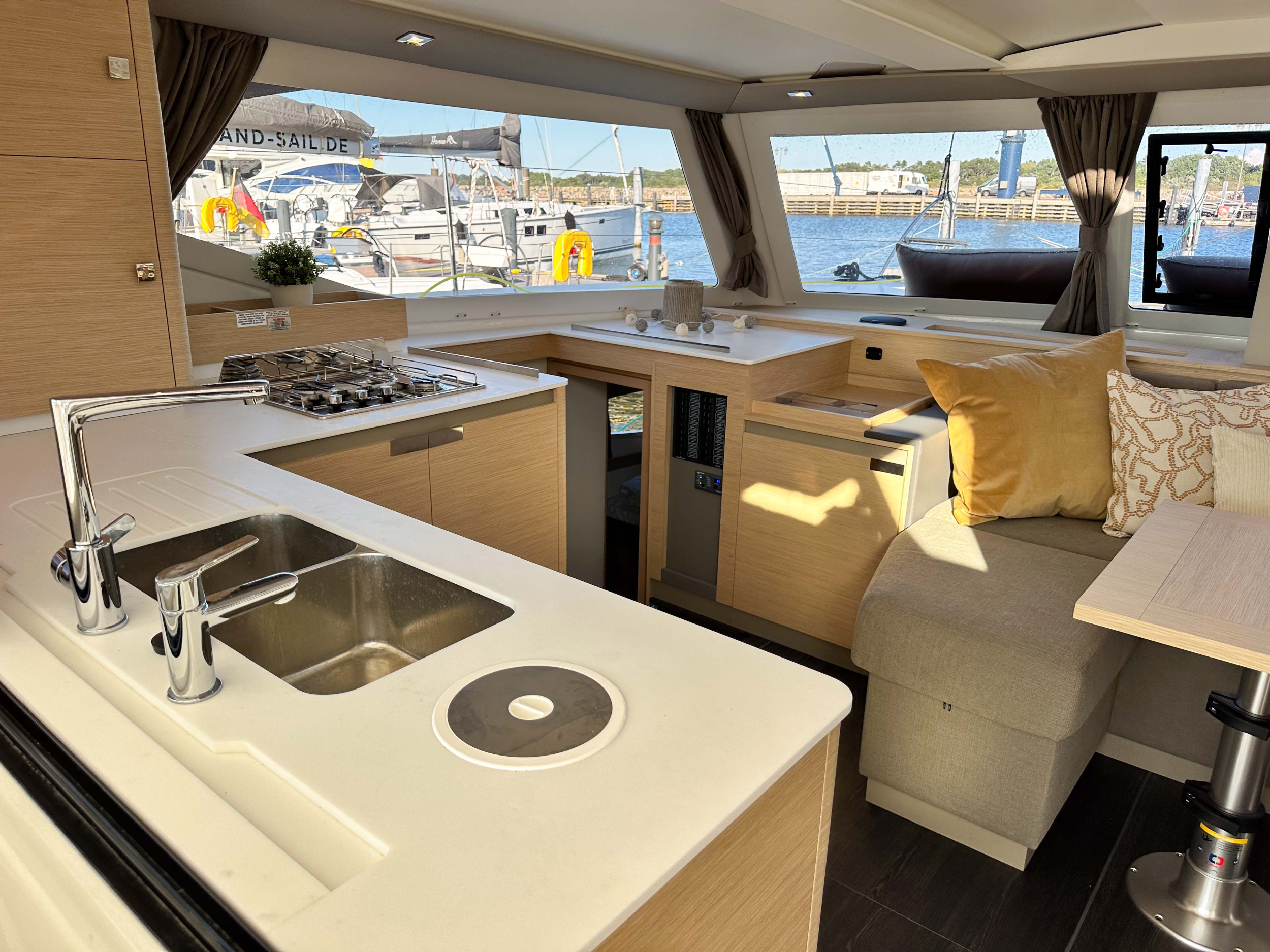 Photo #12 - Fountaine Pajot Isla 40 - 4 cab. (One of Us) en Rostock - 43728
