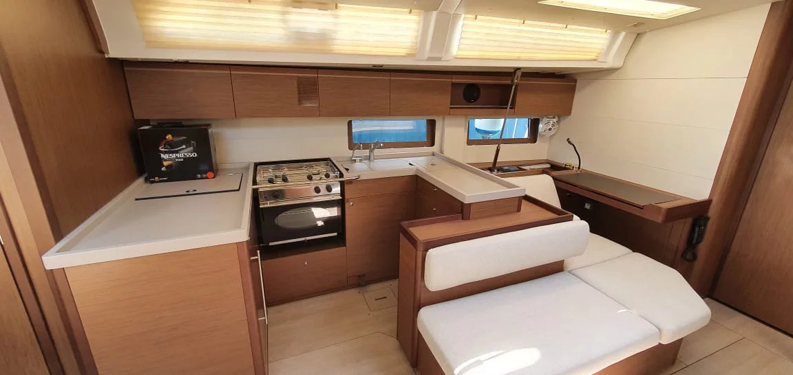 Oceanis 51.1 - 5 + 1 cab. (Elise)  - 17