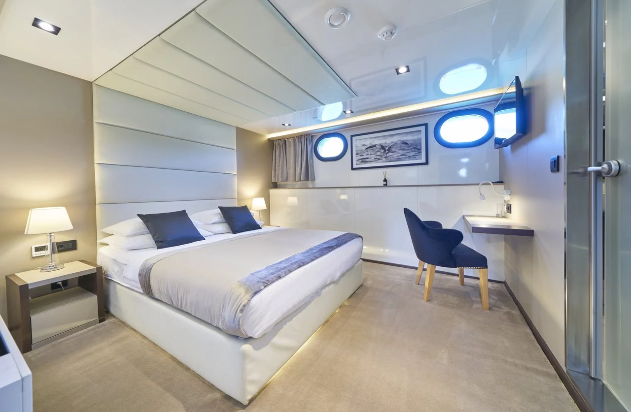 M/S Rara Avis (Rara Avis)  - 23