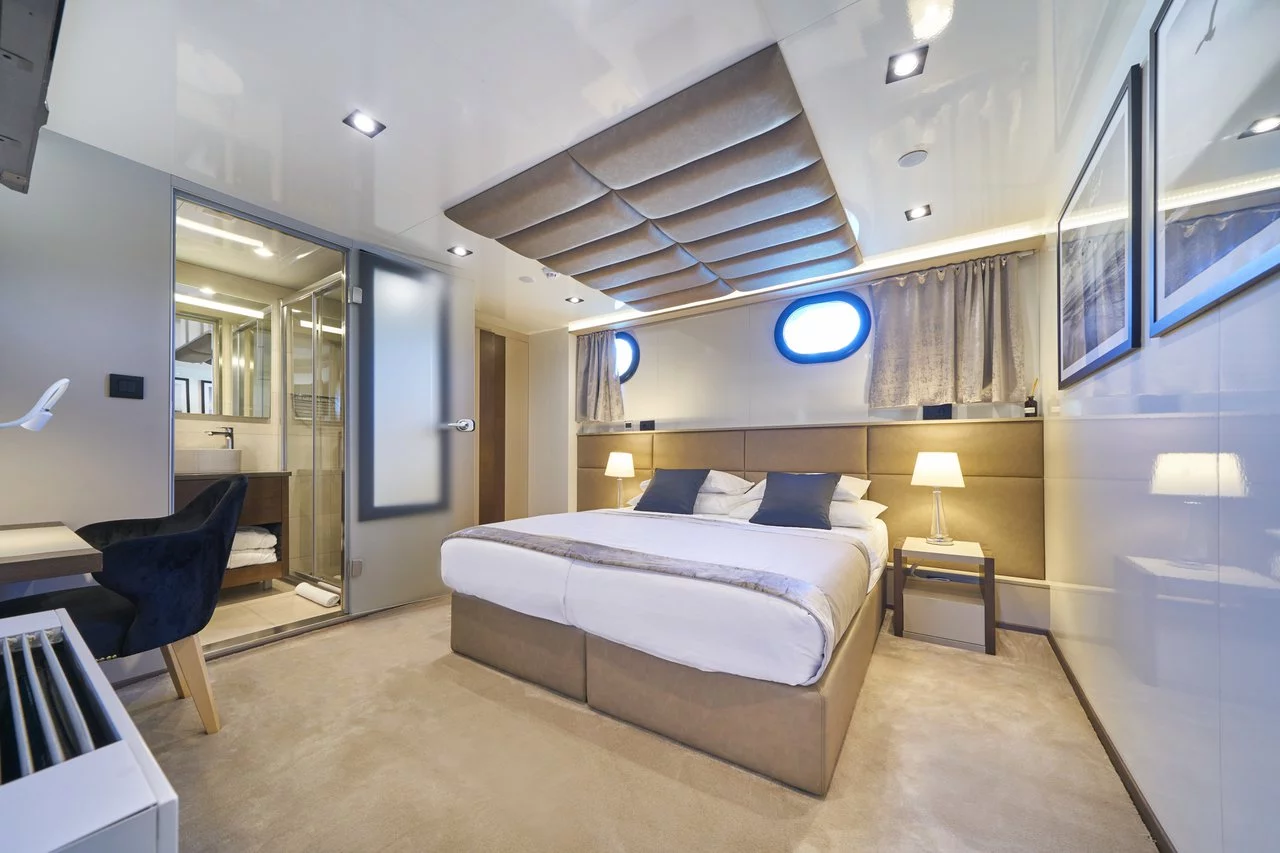 M/S Rara Avis (Rara Avis)  - 25