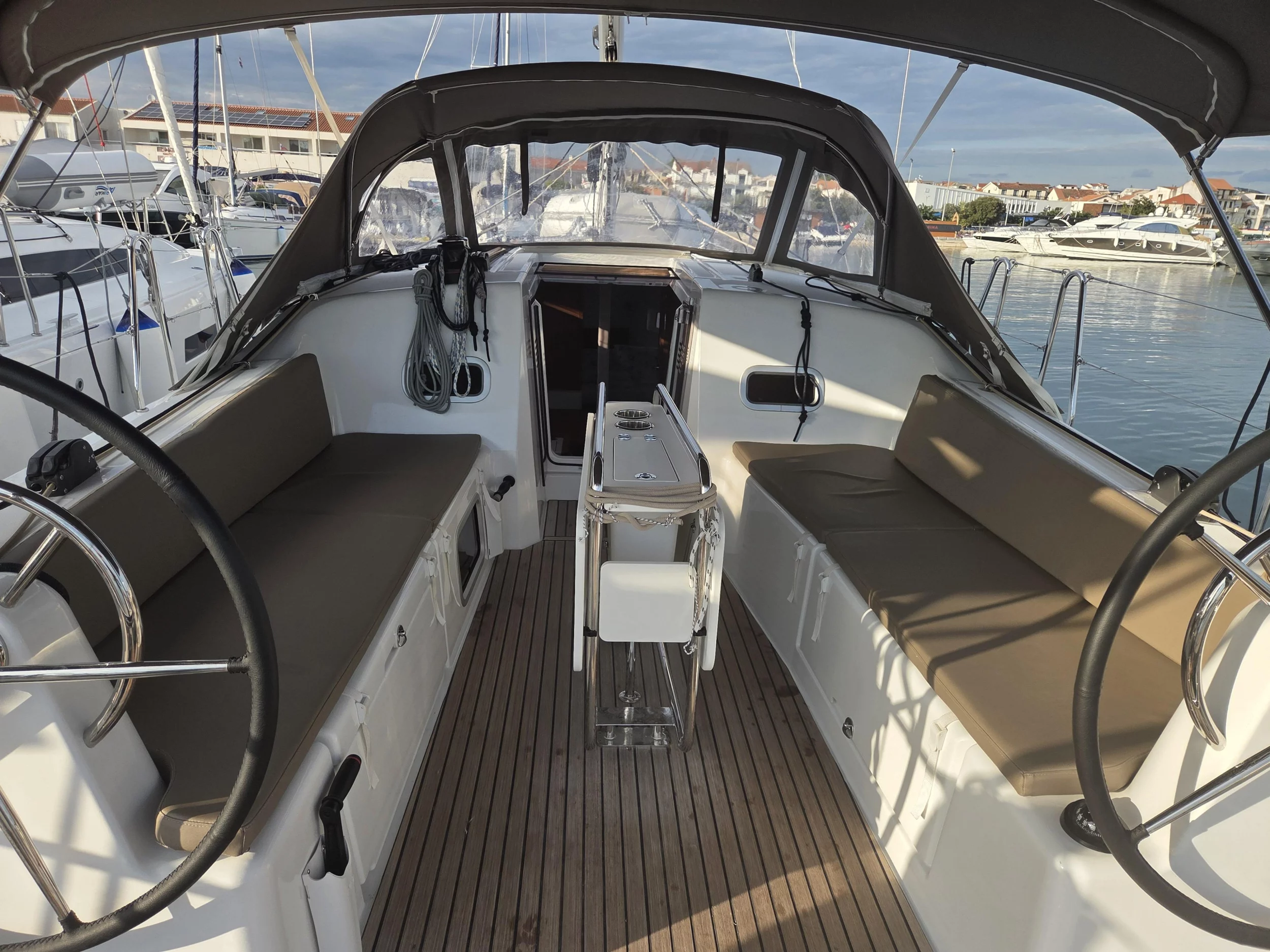 Sun Odyssey 380 (Kavinton)  - 6