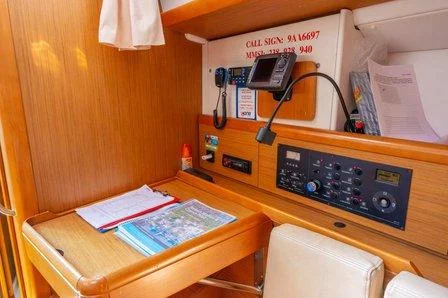 Sun Odyssey 42i (Winter Breeze)  - 12