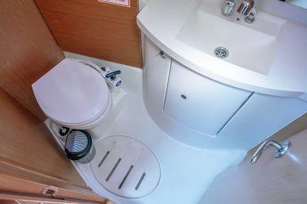 Sun Odyssey 42i (Winter Breeze)  - 17