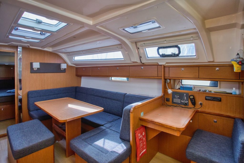 Photo #4 - Bavaria Cruiser 41 - 3 cab. (Ariti) in Corfu - 61202