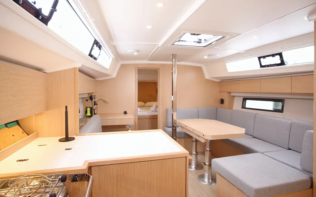 Bavaria C42 (Aqua)  - 3
