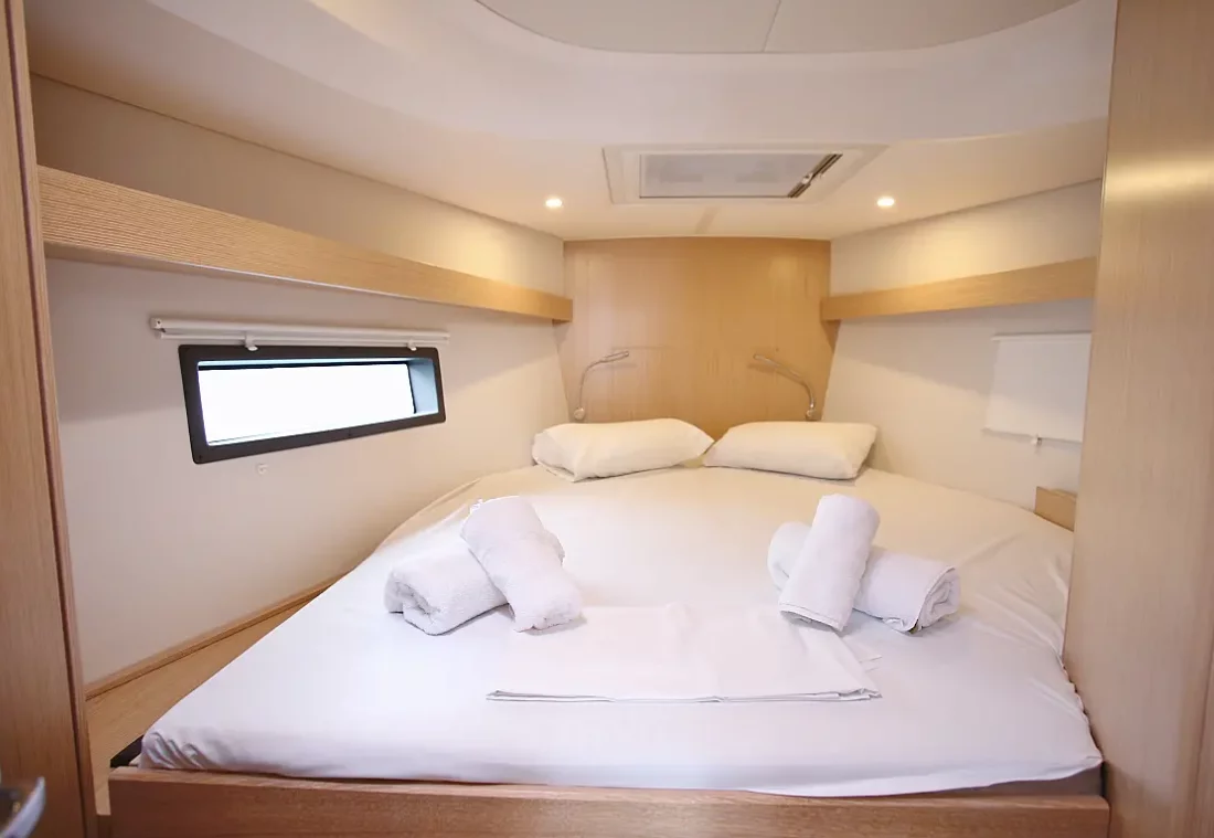 Bavaria C42 (Aqua)  - 4