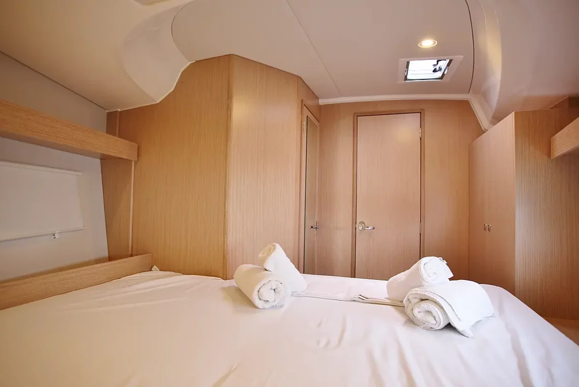 Bavaria C42 (Aqua)  - 5