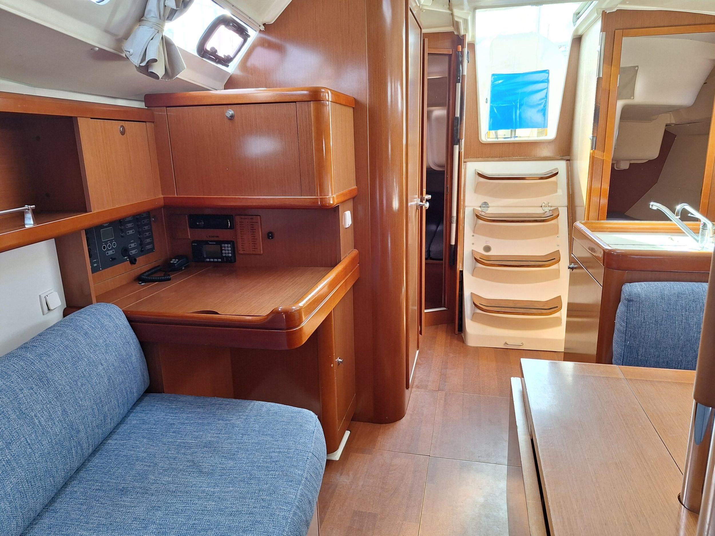 Photo #10 - Oceanis 37 (Beleza) in Tolone - 61410