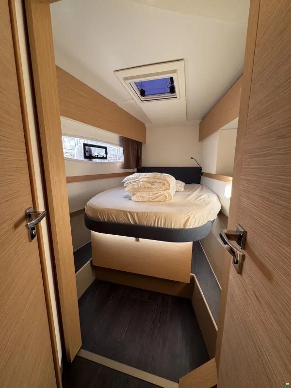 Photo #14 - Fountaine Pajot Astrea 42 Maestro (Kahuna) en Toulon - 61258