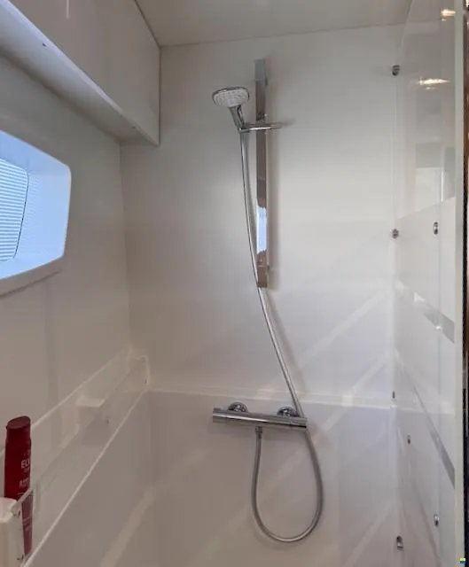 Photo #17 - Fountaine Pajot Astrea 42 Maestro (Kahuna) en Toulon - 61258