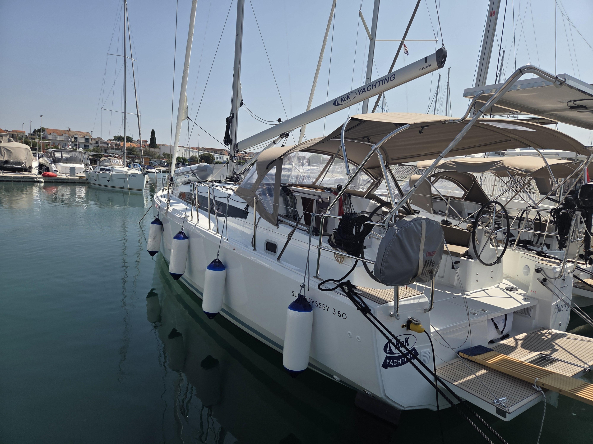 Photo #4 - Sun Odyssey 380 (Ancsika) in Pirovac - 61272