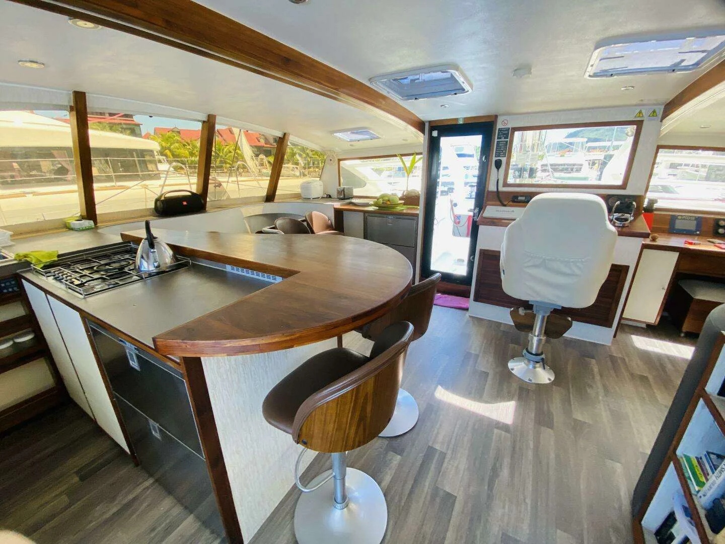 Sea-Tribe DH550 (Valerie)  - 3