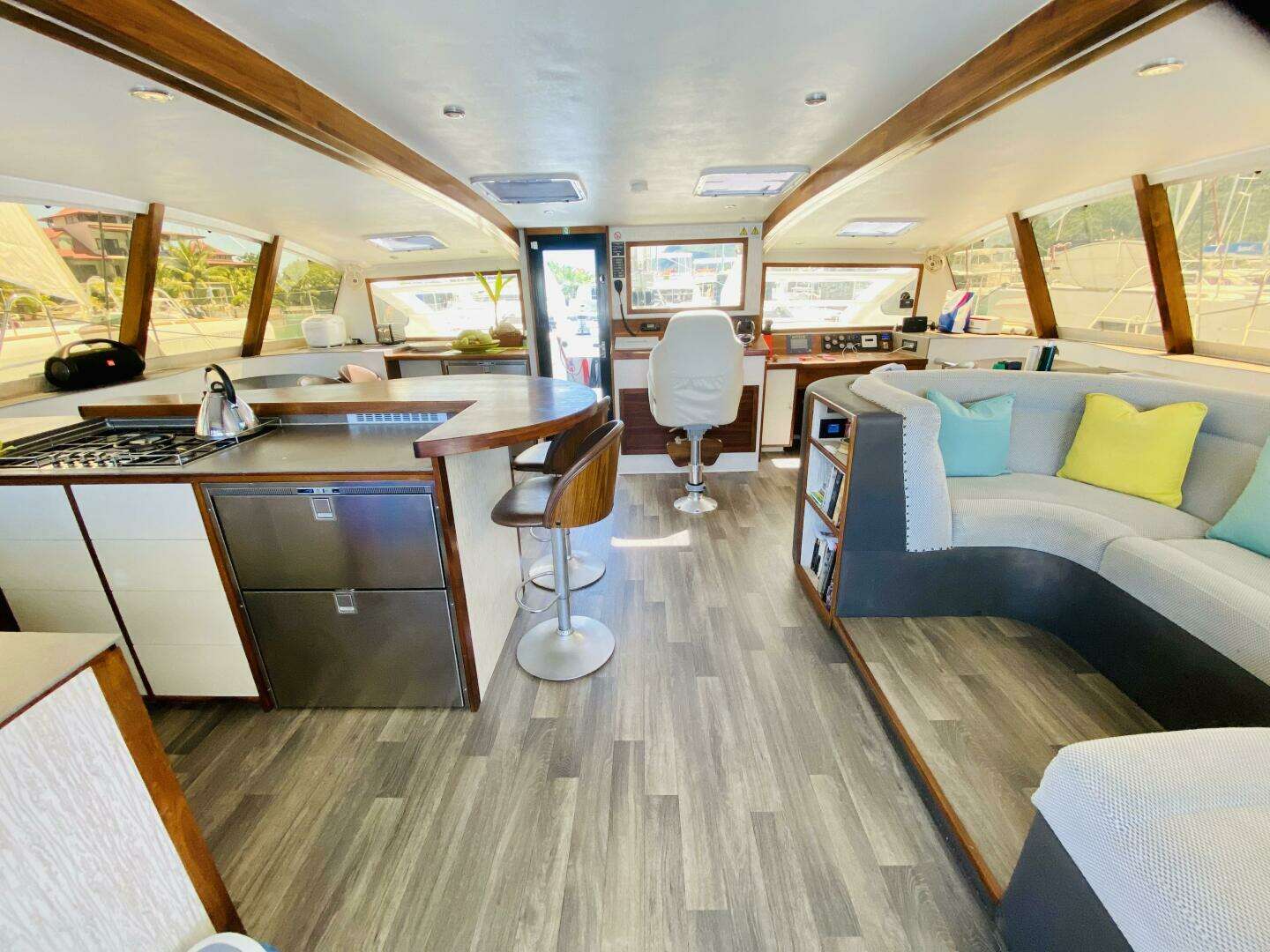 Photo #7 - Sea-Tribe DH550 (Valerie) in Mahe - 61292