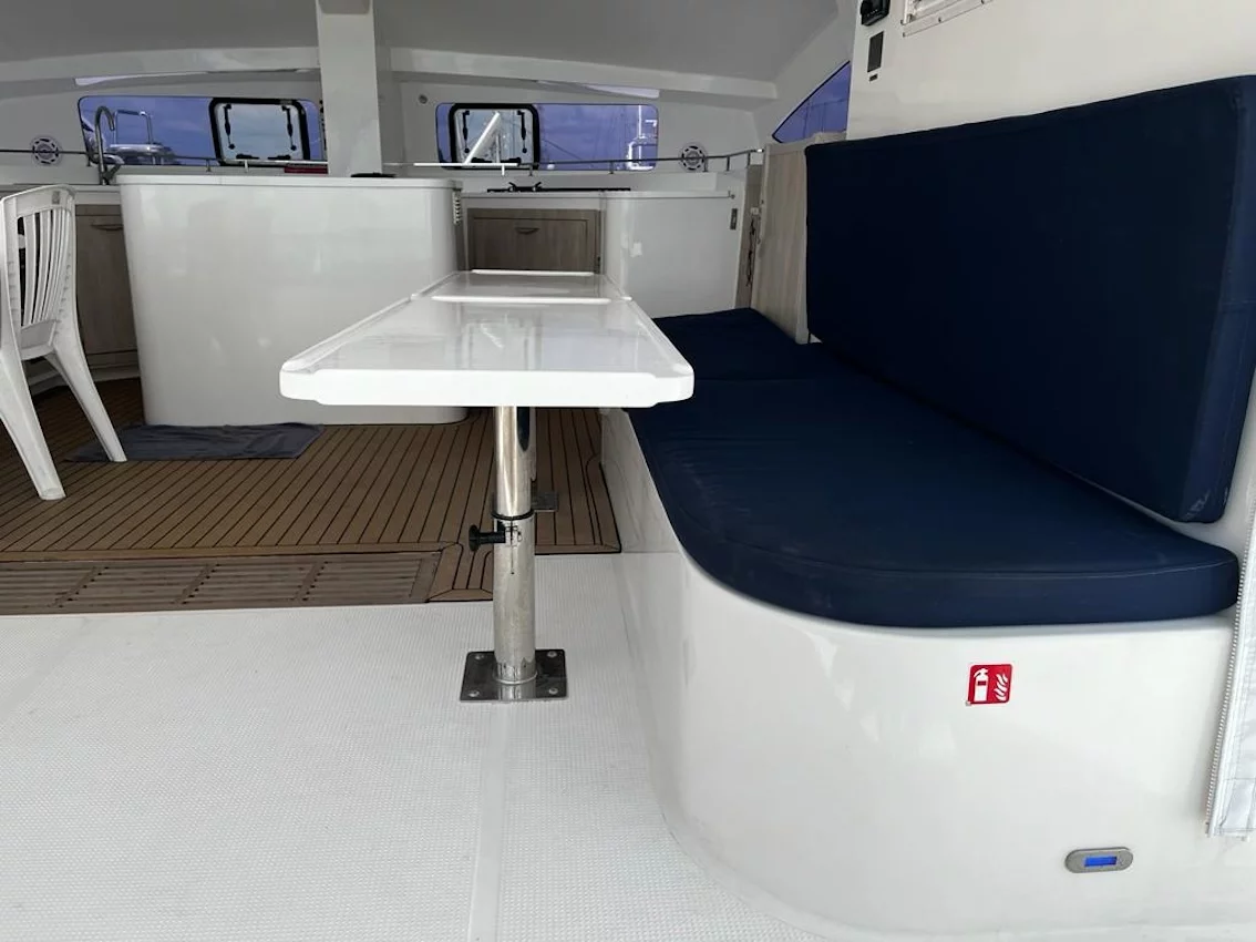 Island Spirit 410 (Gauthai)  - 7