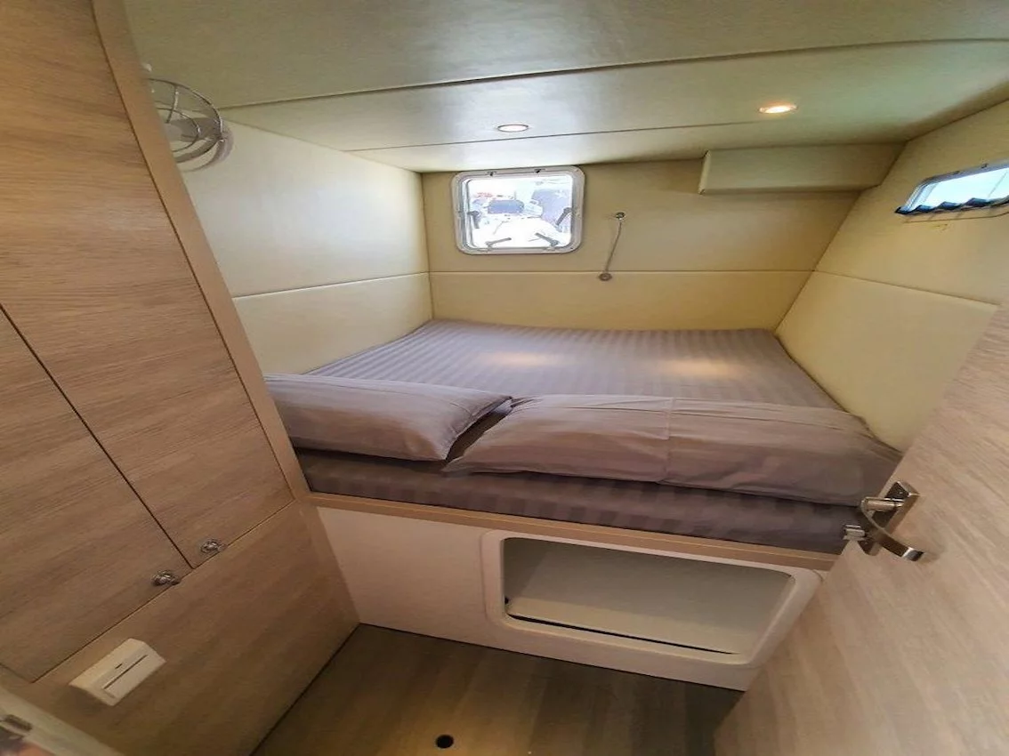 Island Spirit 410 (Gauthai)  - 11