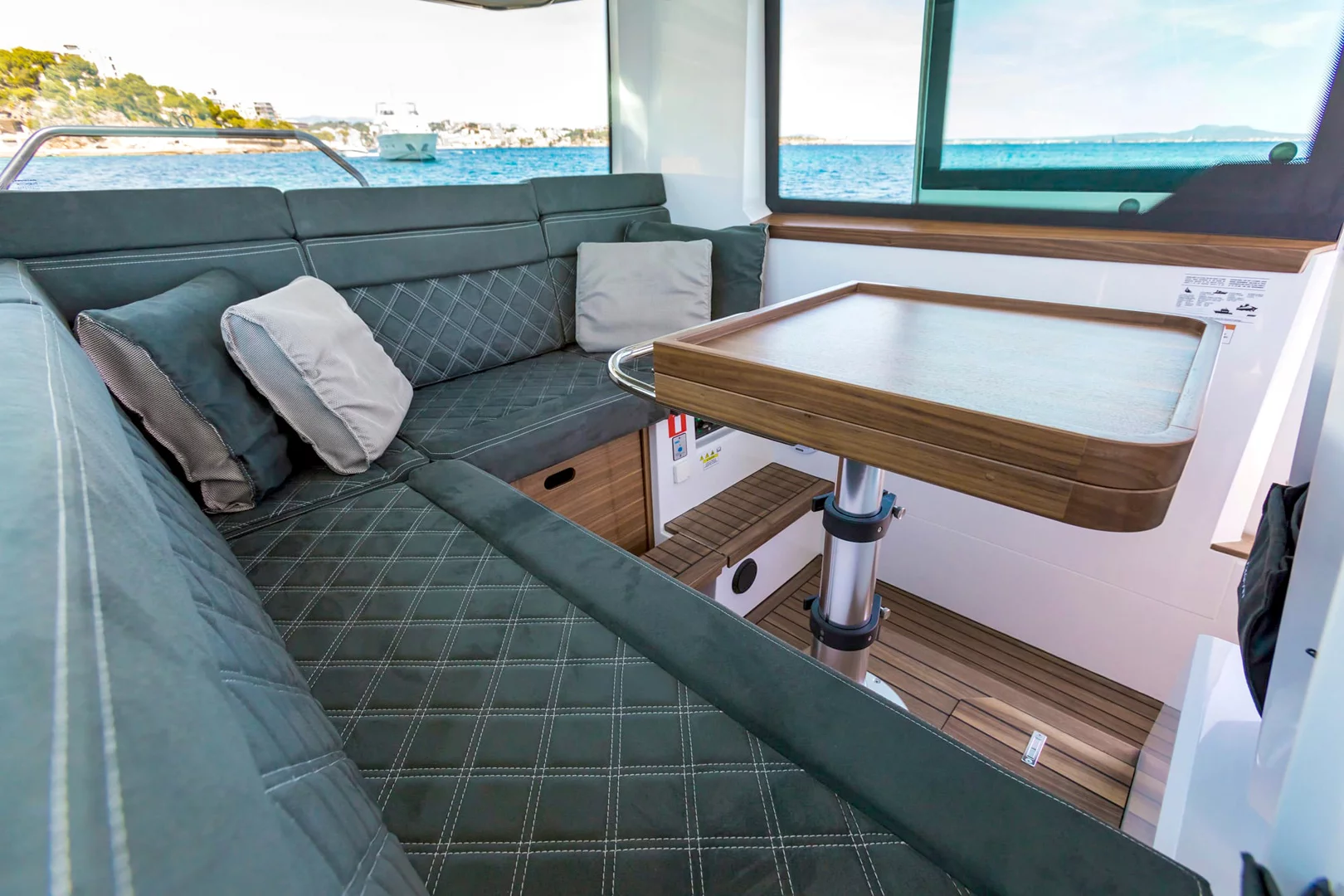 Axopar 37 XC Cross Cabin (Traverso)  - 10