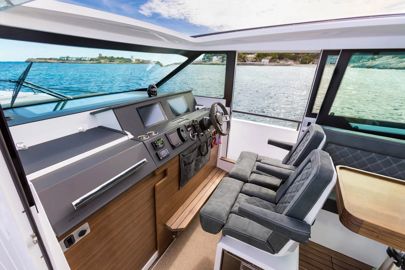 Axopar 37 XC Cross Cabin (Traverso)  - 13